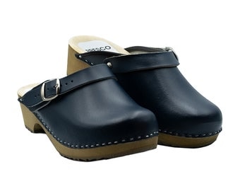 Swedish wooden clogs with closed toe with buckle from navy real leather and alder wood for women and men from BrescoClogs