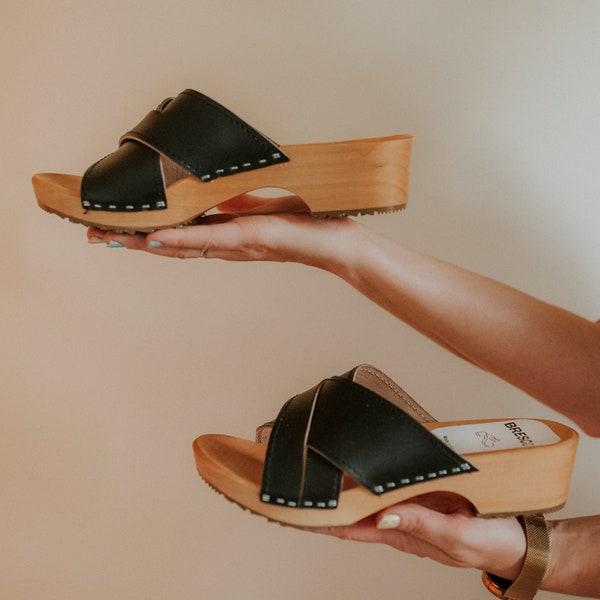 Wooden clogs with open toe made of natural leather in black and alder wood available in women sizes 35 - 41 EU