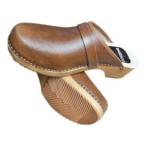 Closed handmade wooden clogs with a decorative strap made from real leather and alder wood for women and men by BrescoClogs in brown colour