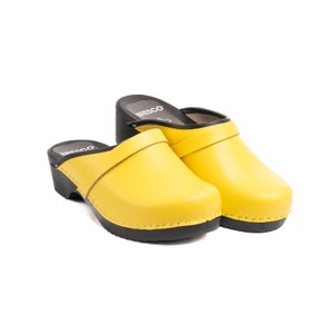 Swedish wooden clogs made of natural leather in yellow and wooden sole, with decorative stripe, available sizes 35-47 EU from BrescoClogs