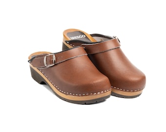Vintage Brown Men’s Wooden Clogs – Handmade, Buckle Heel Strap, Sizes 40-46 From Bresco Clogs