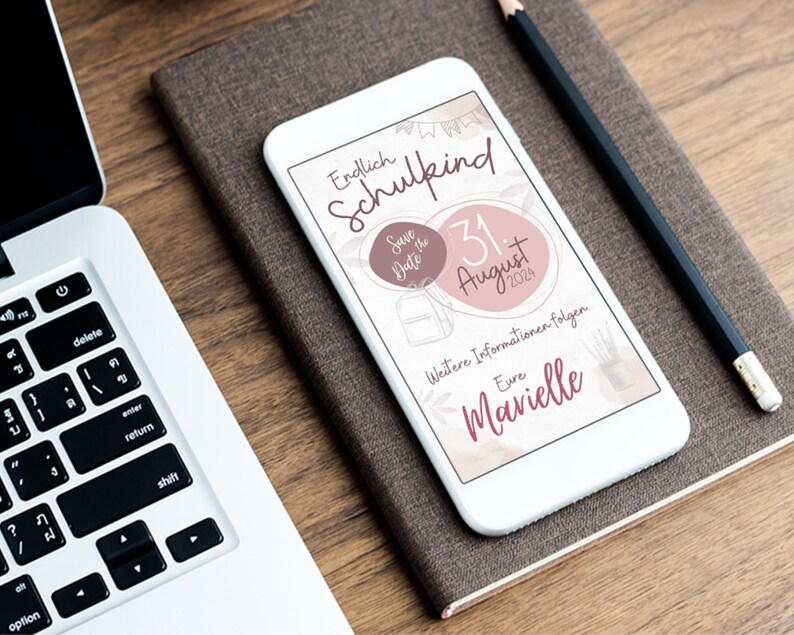 May include: A smartphone screen displaying a save the date announcement for a school event. The announcement is in German and features a pink circle with the text "31. August 2024" and the text "Endlich Schulkind" in a pink and white font. The text "Weitere Informationen folgen" and "Eure Marielle" are also displayed on the screen.
