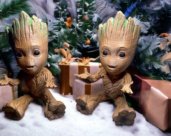 3D Printed Baby Groot Pen & Phone Holder: Hand-Painted Desk Accessory