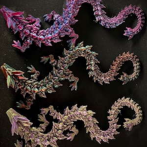 Gelenk-Kristall-Drachen schillernde Farben