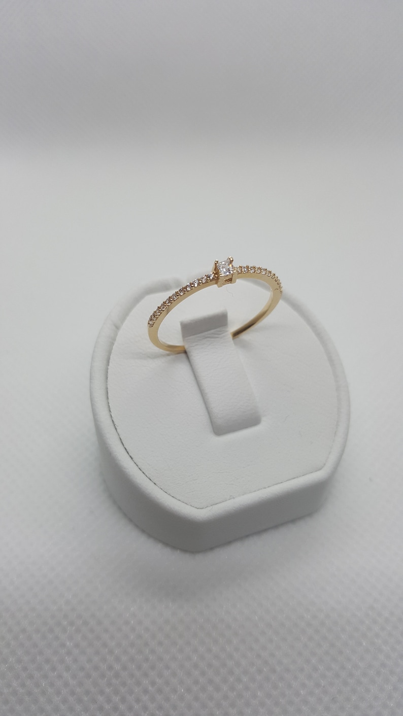 14k Massives Gold Minimal Prinzessin Ehering für Sie, Minimal Unikat Verlobung Band Ring, Prinzessin Stapelring, Prinzessin Ring mit Zirkon Bild 5