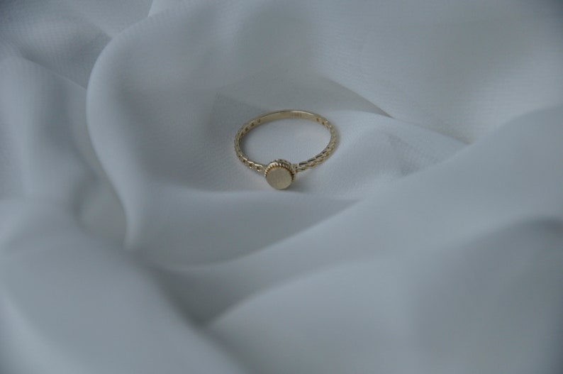 14k Solid Gold Tiny Circle Ring, Personalized Plain Signet Ring, Dainty Ring, Minimalist Chain Link Ring, Delicate Oval Initial jewelry image 3