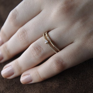 14k Massives Gold Minimal Prinzessin Ehering für Sie, Minimal Unikat Verlobung Band Ring, Prinzessin Stapelring, Prinzessin Ring mit Zirkon Bild 2