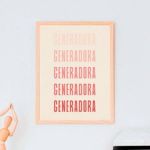 Puede incluir: Una impresión enmarcada con la palabra "GENERADORA" repetida cinco veces en un degradado de rosa y rojo.
