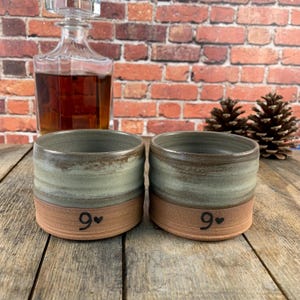 Regalo de 9º aniversario para pareja / Cerámica hecha a mano para él / Vaso torneado / Artículos de bar para whisky Bourbon / Cerámica para esposo