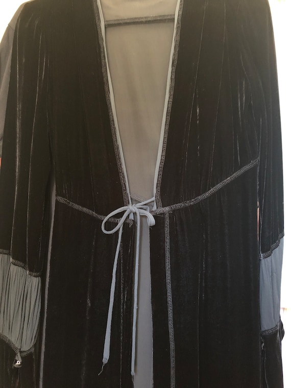 Early 90’s Vintage Black velvet silk smoking jack… - image 2