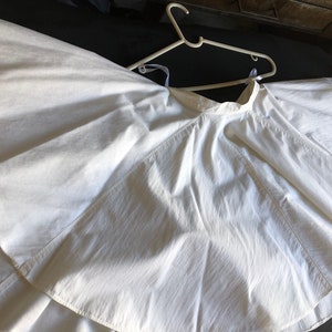 Prada Vintage short full skirt, in ivory cotton with deep side pockets (+matching silk belt)