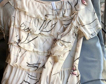open lace back dress 1993 Valentino Blush Pink Silk & Sheer Chantilly-Lace Tiered Maxi Dress main image 0
