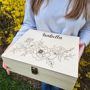 Personalized Floral Wooden Keepsake Box with Name – Custom Engraved Memory Box for Gifts, Weddings, Birthdays, Baby Shower, Mother&#39;s Day