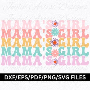 Könnte beinhalten: Fünf Reihen des Textes "Mama's Girl" in einer Retro-Schriftart, wobei jede Reihe in einer anderen Pastellfarbe gehalten ist: rosa, orange, gelb, blau und rosa. Jede Reihe hat eine kleine Gänseblümchen-Blume rechts neben dem Text, wobei jede Blume in einer anderen Farbe gehalten ist: lila, orange, gelb, rosa und lila.