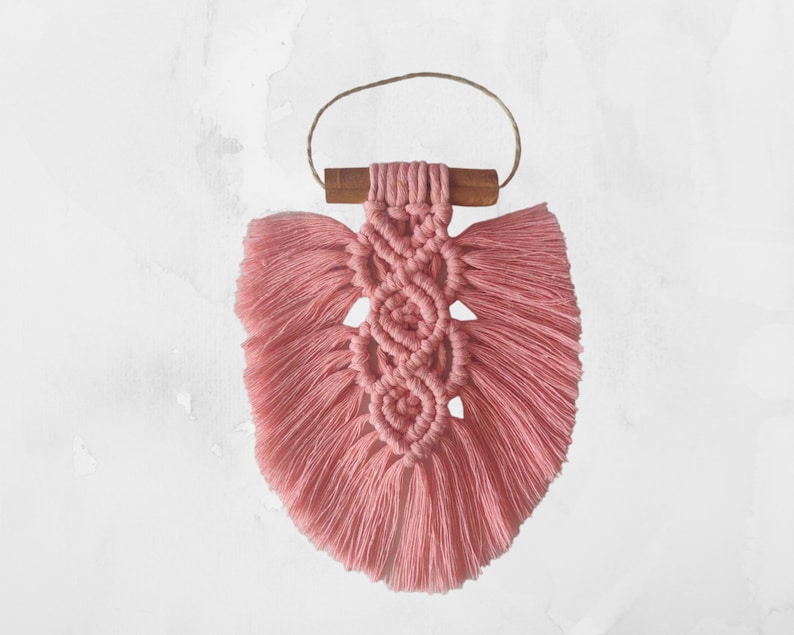 Ready-to-hang macrame feather in soft rose shade — romantic accent for any cozy corner.