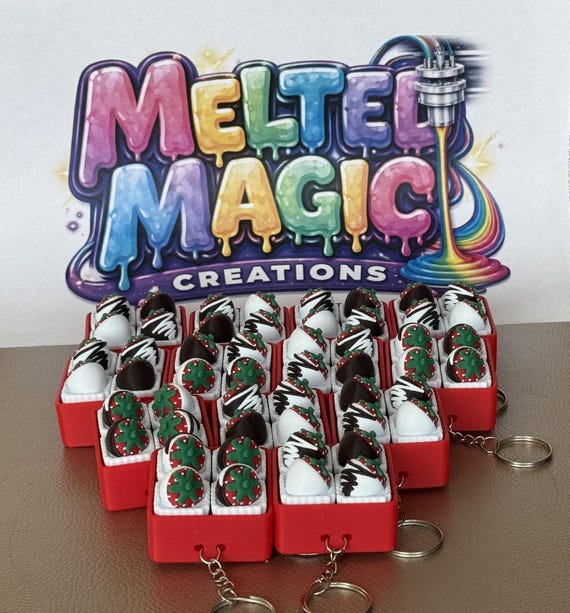 Strawberry Box Clickies keychain (4.5 cm)