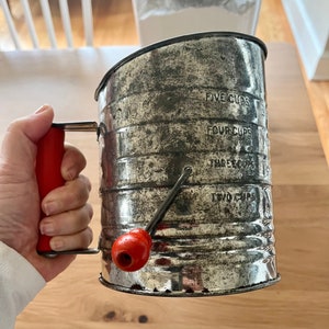Vintage Farmhouse Chic - Bromwell&#39;s 5 Cup Measuring Sifter