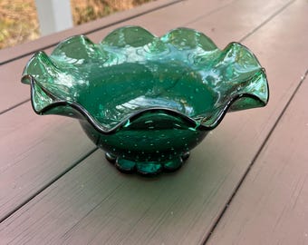 Vintage Emerald Green Art Glass Bowl: Ruffled Edge, Controlled Bubbles