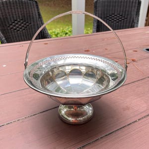 1920s Sheffield Continental Silver-plated fruit bowl with handle