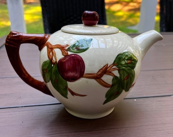 Vintage 1950s Franciscan Apple teapot with lid