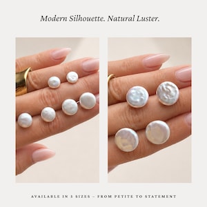 Puede incluir: Pendientes de perlas blancas en forma de moneda con una superficie lisa e iridiscente. El texto Modern Silhouette. Natural Luster. y AVAILABLE IN 5 SIZES - FROM PETITE TO STATEMENT aparece en la imagen mostrando varios tamaños de perlas.