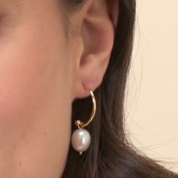 ピアス LAZY DAWN pearl drop hoop earring 8-8.5mm Pink Cultured Pearl Huggie Hoop Drop Earrings with