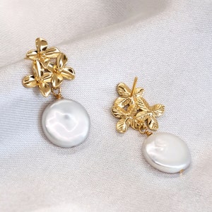 Gold Flower Earrings, Pearl Drop Earrings, 14k Gold Dangle Earrings, Freshwater Pearl Earrings, Everyday Elegant Earrings