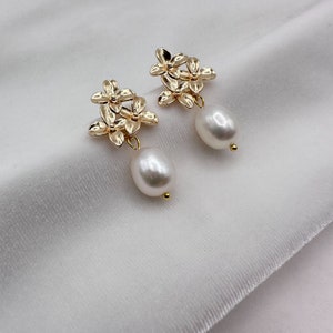 18K Gold Flower Pearl Drop Earrings • Freshwater Baroque Pearl Earrings • Floral Dangle Pearl Earrings • Flower And Pearl Drop Earrings •