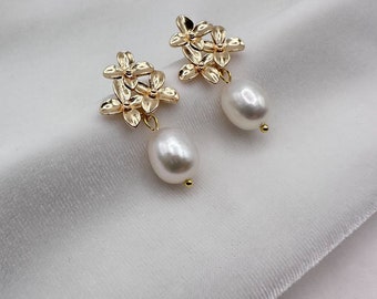 18K Gold Flower Pearl Drop Earrings • Freshwater Baroque Pearl Earrings • Floral Dangle Pearl Earrings • Flower And Pearl Drop Earrings •