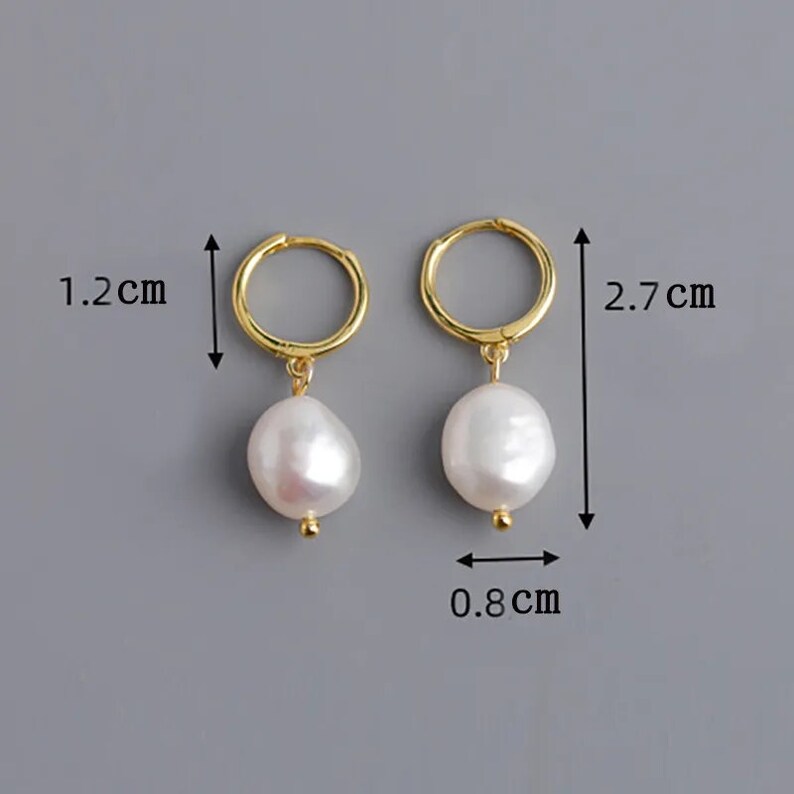 Perlen Creolen Perle Huggie Ohrringe Goldperle Huggies Geschenk für sie Mini Creolen Huggies mit Perlen Perlenschmuck Bild 6