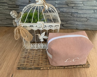 Trousse de toilette et pochon assorti en option