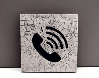 Icono 1, símbolo de llamada telefónica, cuadrado de cerámica hecho a mano, cocción de raku.