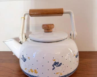 Vintage Home Style Country Goose Porcelain On Enamel Dotted Blue Ribbon Farmhouse Tea Kettle: 2.5 Qt
