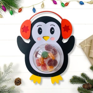 Lindo pingüino navideño con cúpula roja de caramelo, archivos SVG de corte, adornos de caramelo, pingüino, archivos SVG de pingüino navideño, porta caramelos SVG