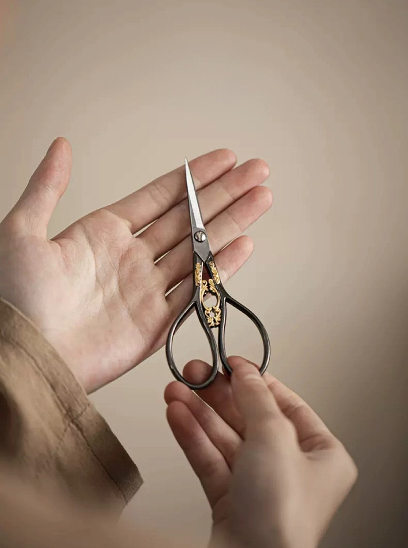 Floral Embroidery Thread Scissors for Crafting | Vintage Ripple Handle ...