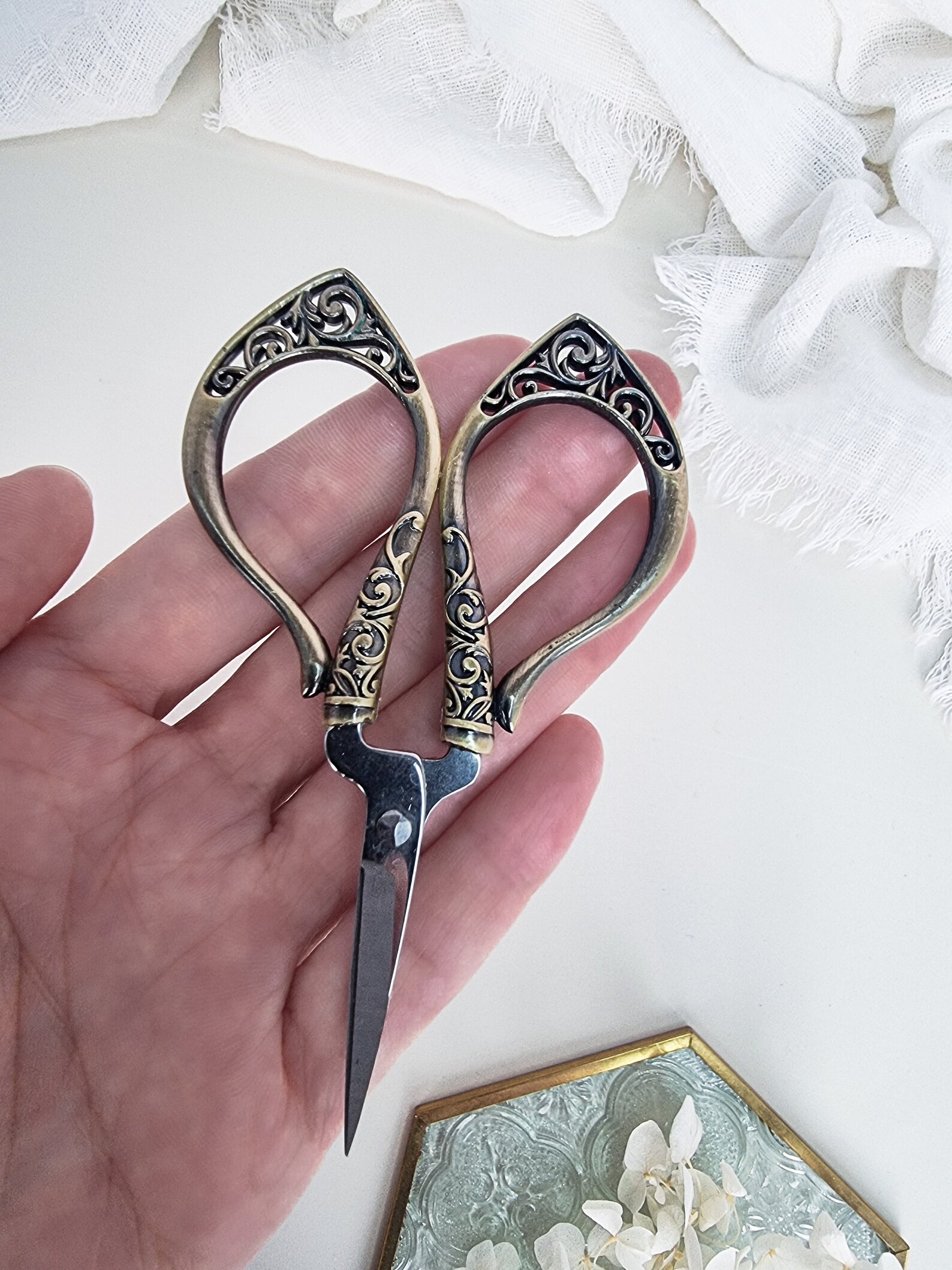 Floral Embroidery Thread Scissors for Crafting | Vintage Ripple Handle ...