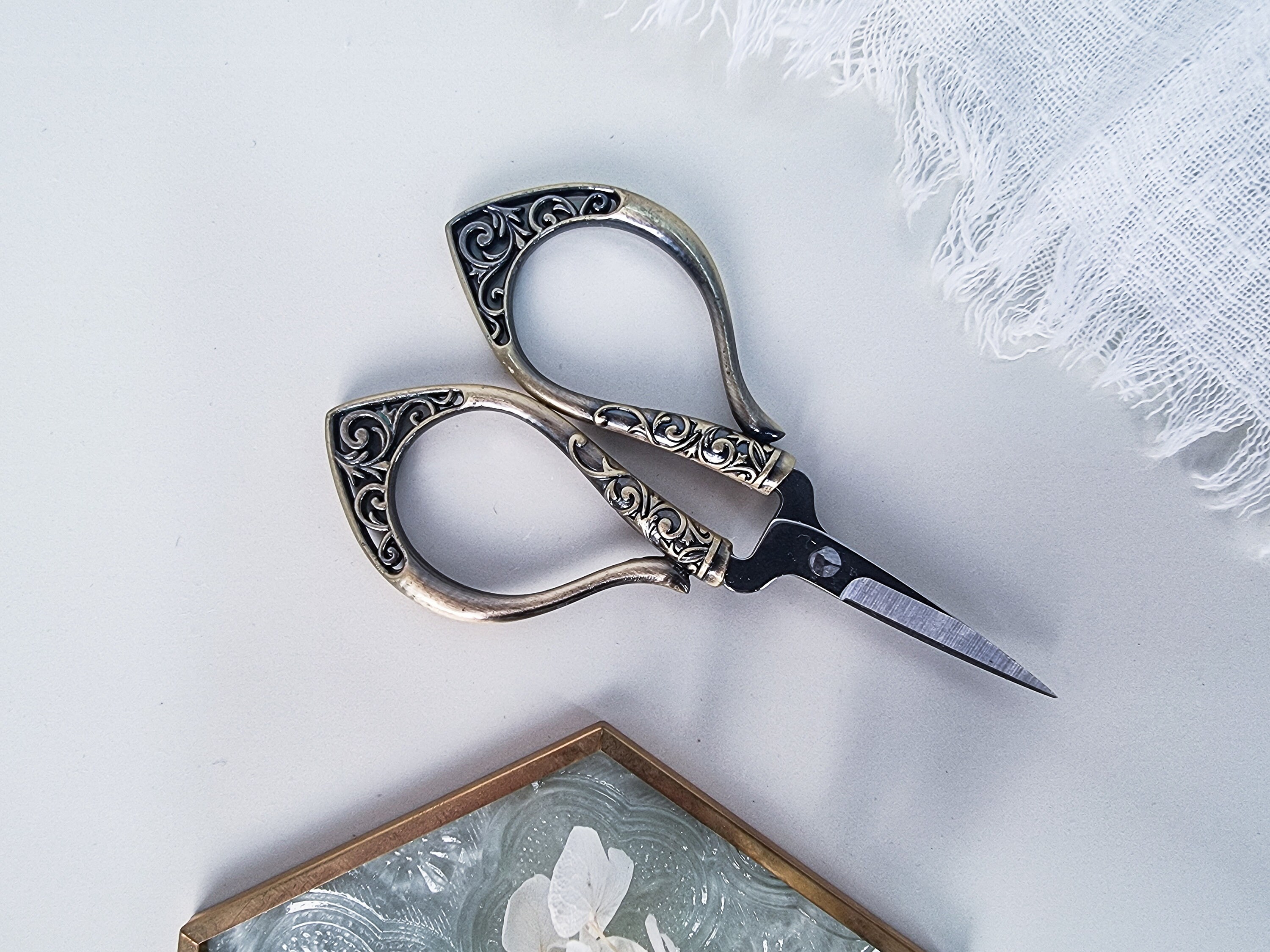 Floral Embroidery Thread Scissors for Crafting | Vintage Ripple Handle ...
