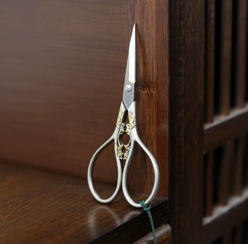 Floral Embroidery Thread Scissors for Crafting | Vintage Ripple Handle ...