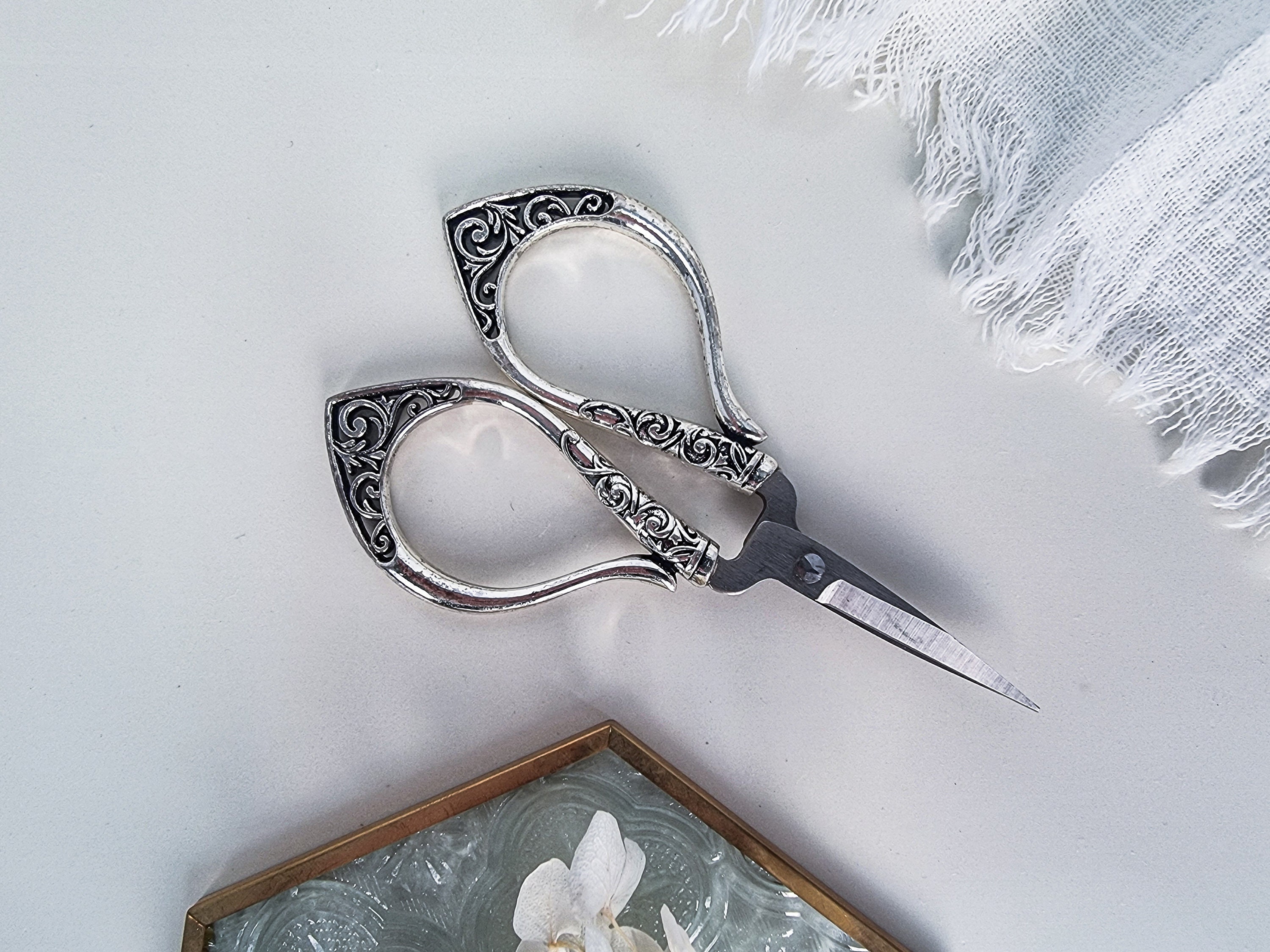 Floral Embroidery Thread Scissors for Crafting | Vintage Ripple Handle ...