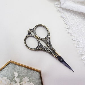 Floral Embroidery Thread Scissors for Crafting | Vintage Ripple Handle ...