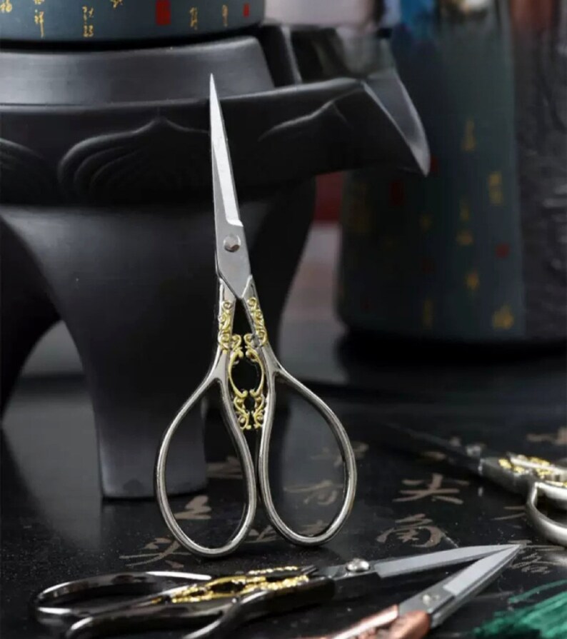 Floral Embroidery Thread Scissors for Crafting | Vintage Ripple Handle ...