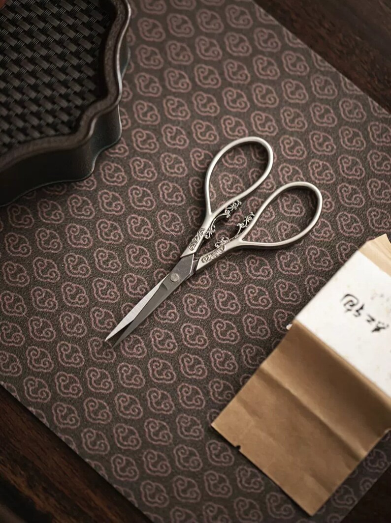 Floral Embroidery Thread Scissors for Crafting | Vintage Ripple Handle ...