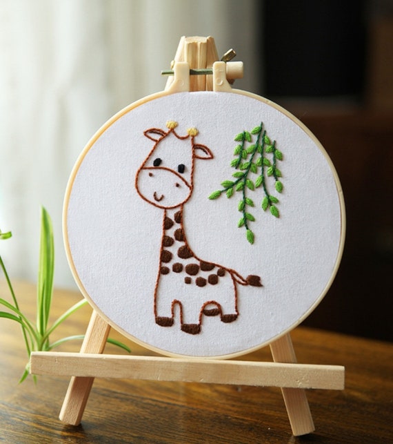 Giraffe Embroidery Kit, Beginners Embroidery, Kids Friendly Crafts