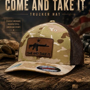 Gorra de camionero Flexfit Multicam Arid: malla de camuflaje marrón con parche de polipiel con estampado UV 3D "Come And Take It" y visera curva y ajuste elástico.