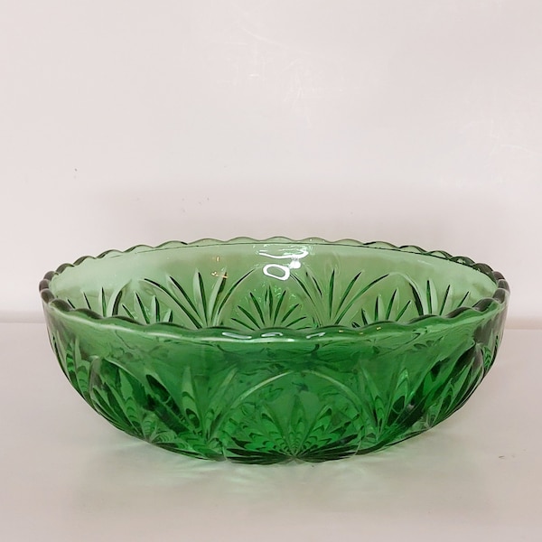 Vintage Anchor Hocking Emerald Green Glass Star Cameo Bowl Scalloped Edge Pressed Glass