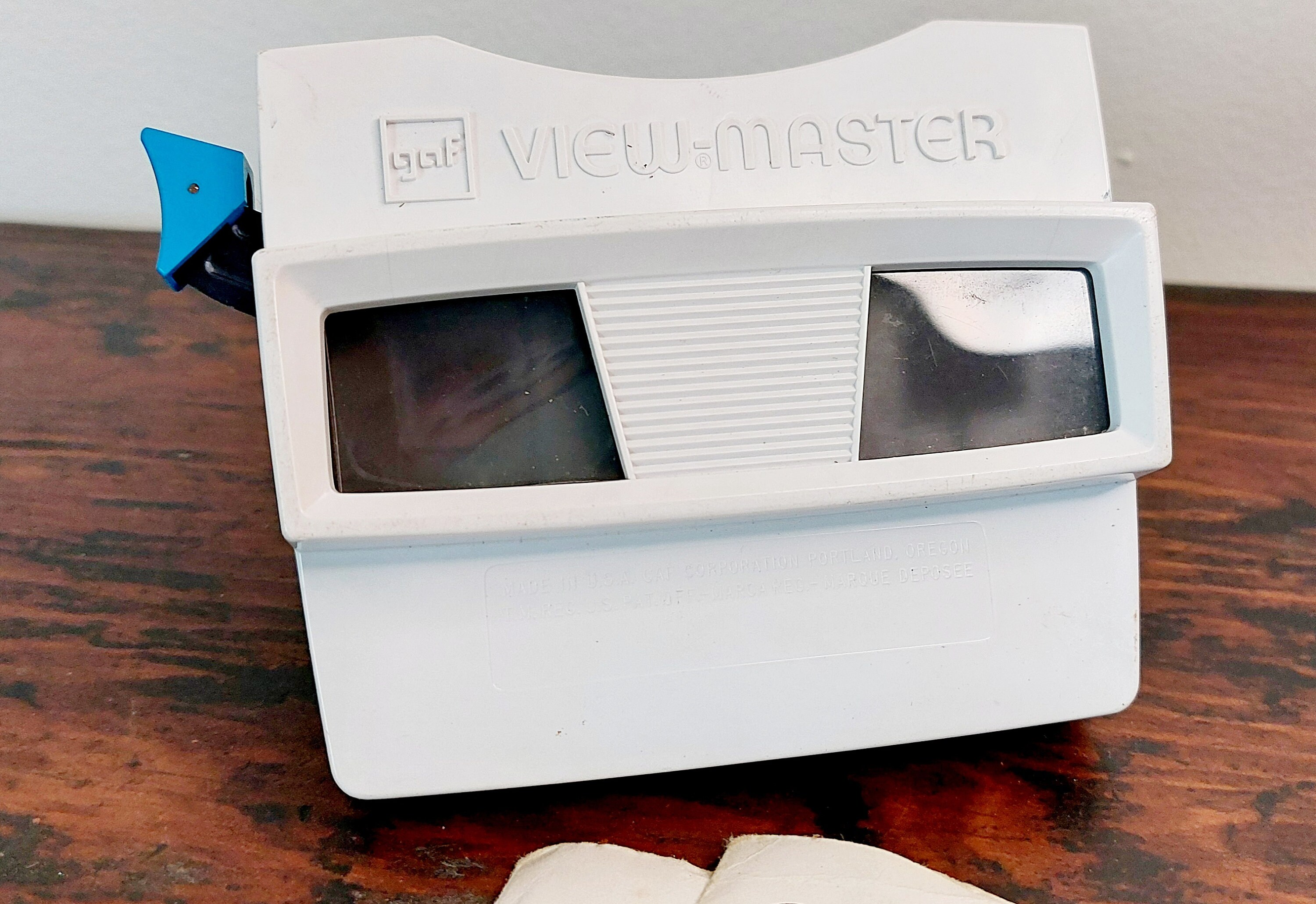 Vintage 1970s View-master Model G Bakelite Red/white With 6 Disney