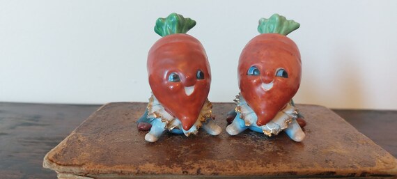 Vintage 1950's Anthropomorphic Ceramic Carrot Head Salt & Pepper