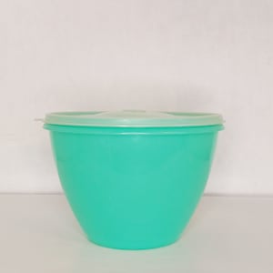 Vintage Jadeite Green Tupperware Domed Lettuce Crisper/ Keeper, 1960s/1970s NO Spike