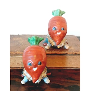 Vintage 1950&#39;s Anthropomorphic Ceramic Carrot Head Salt & Pepper Shakers Made In Japan