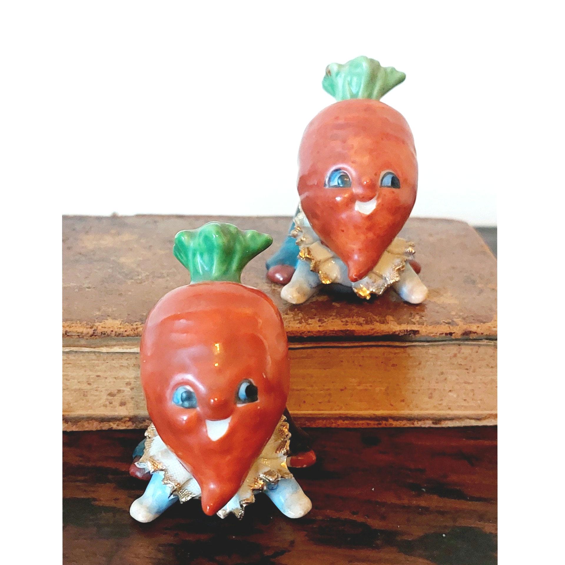 Vintage 1950's Anthropomorphic Ceramic Carrot Head Salt & Pepper